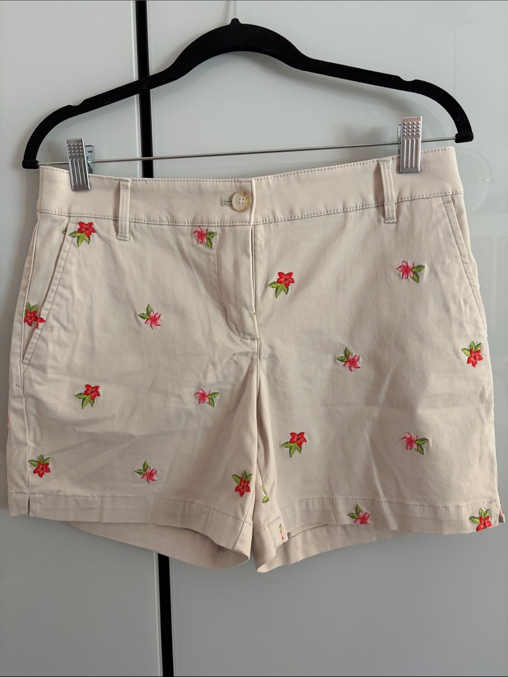 Tommy Bahama Women’s khaki Embroidered Floral Shorts